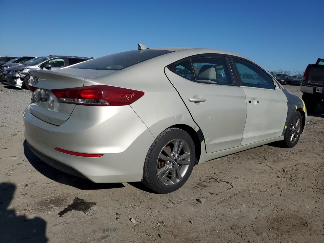 2017 Hyundai Elantra - Image 3