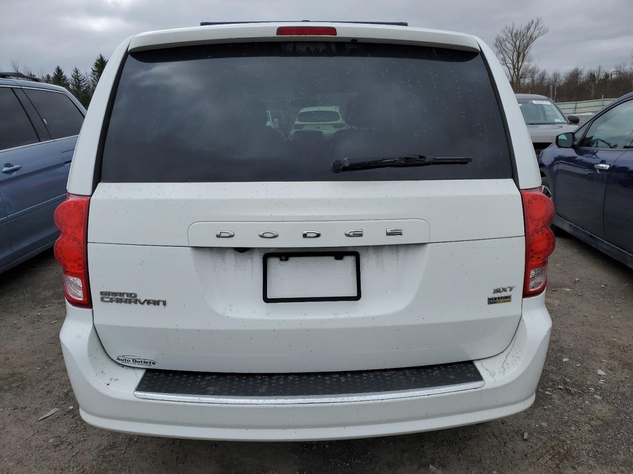 2017 Dodge Caravan - Image 6
