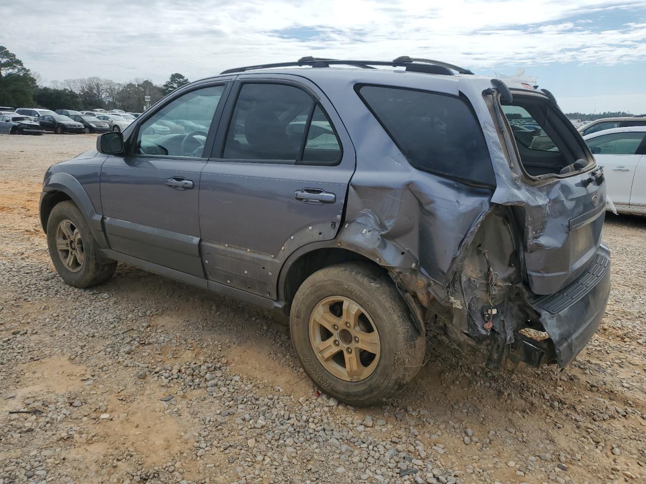 2005 Kia Sorento - Image 2