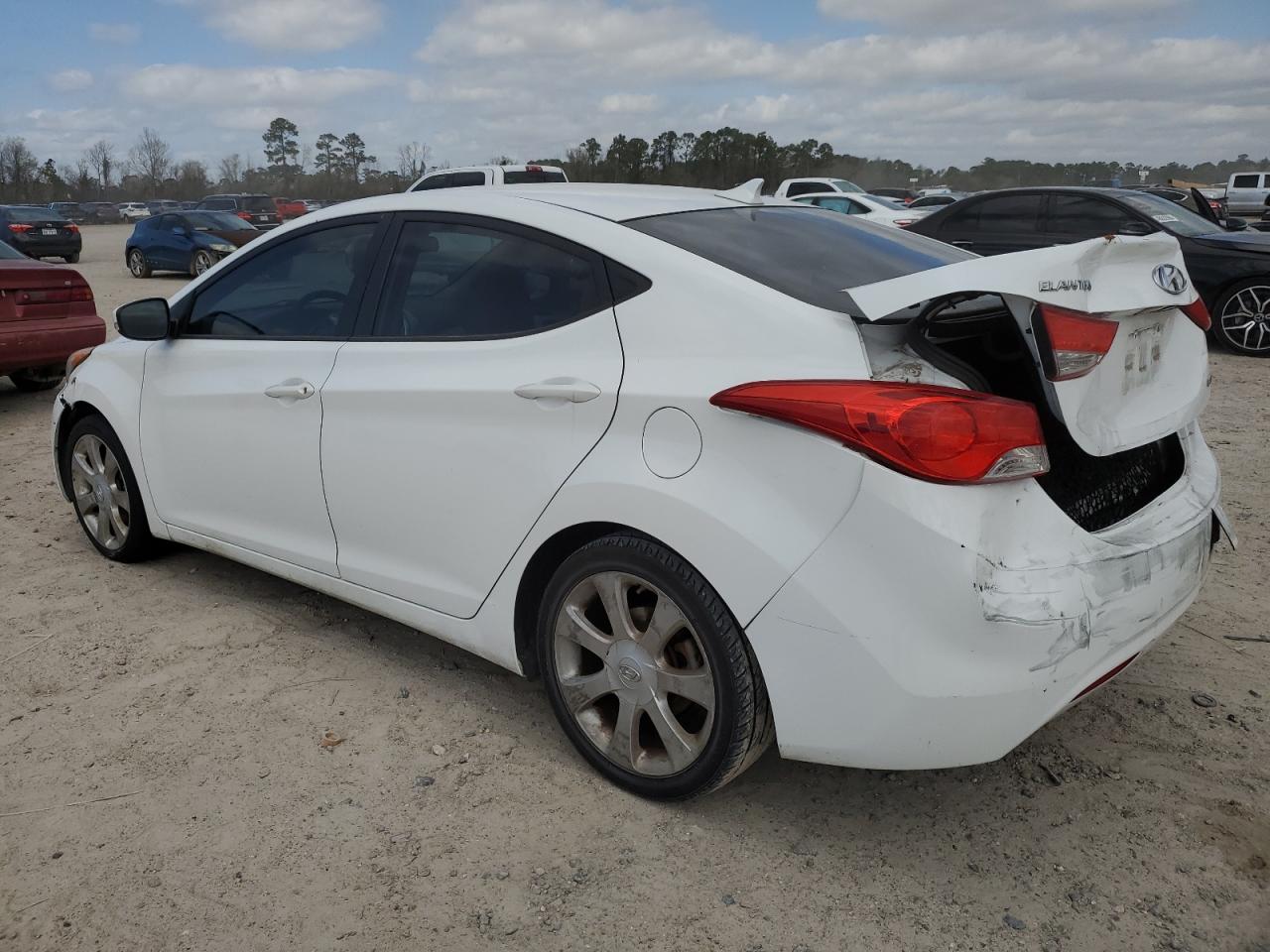 2012 Hyundai Elantra - Image 2