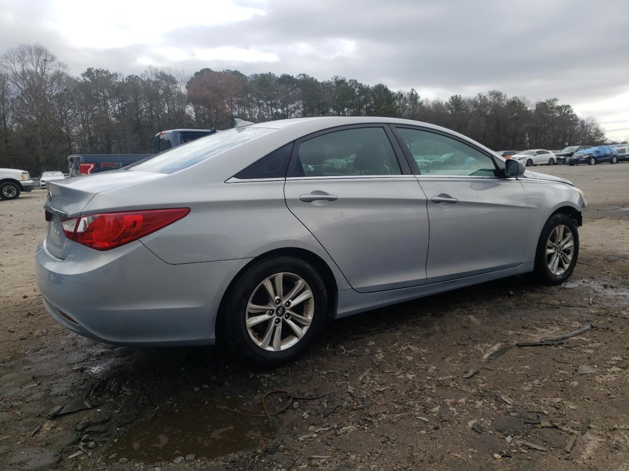 2012 Hyundai Sonata - Image 3