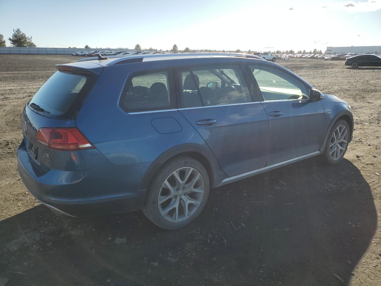 2017 Volkswagen Golf - Image 3