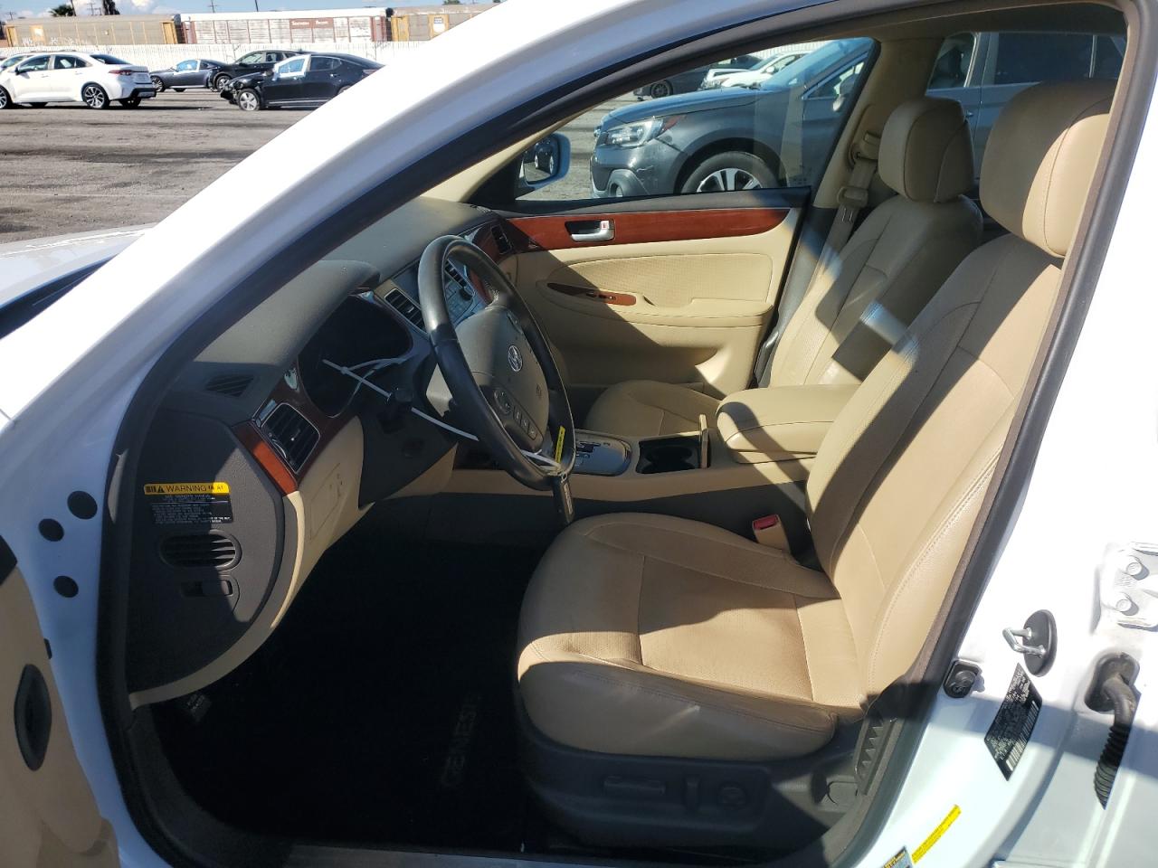 2014 Hyundai Genesis - Image 7