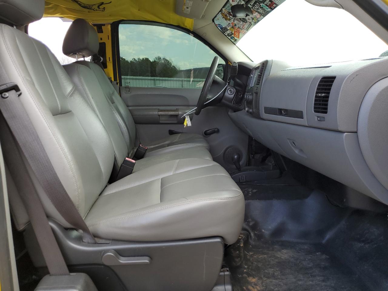 2007 Chevrolet Silverado - Image 7