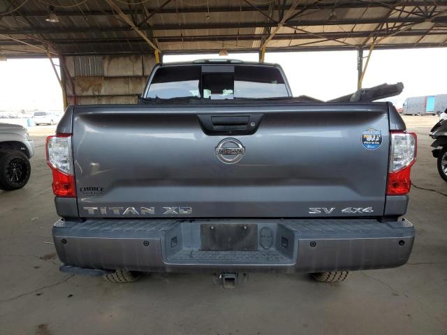  NISSAN TITAN 2018 Szary