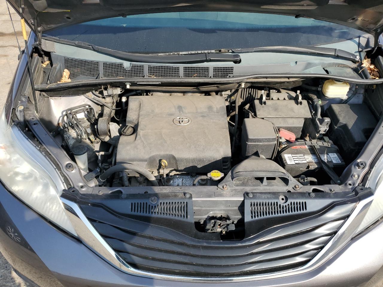 2014 Toyota Sienna - Image 12