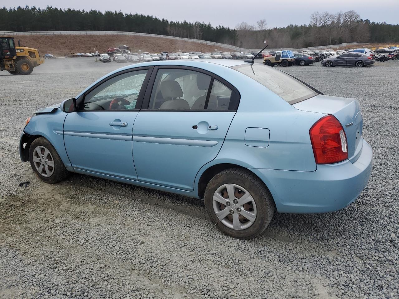2010 Hyundai Accent - Image 2