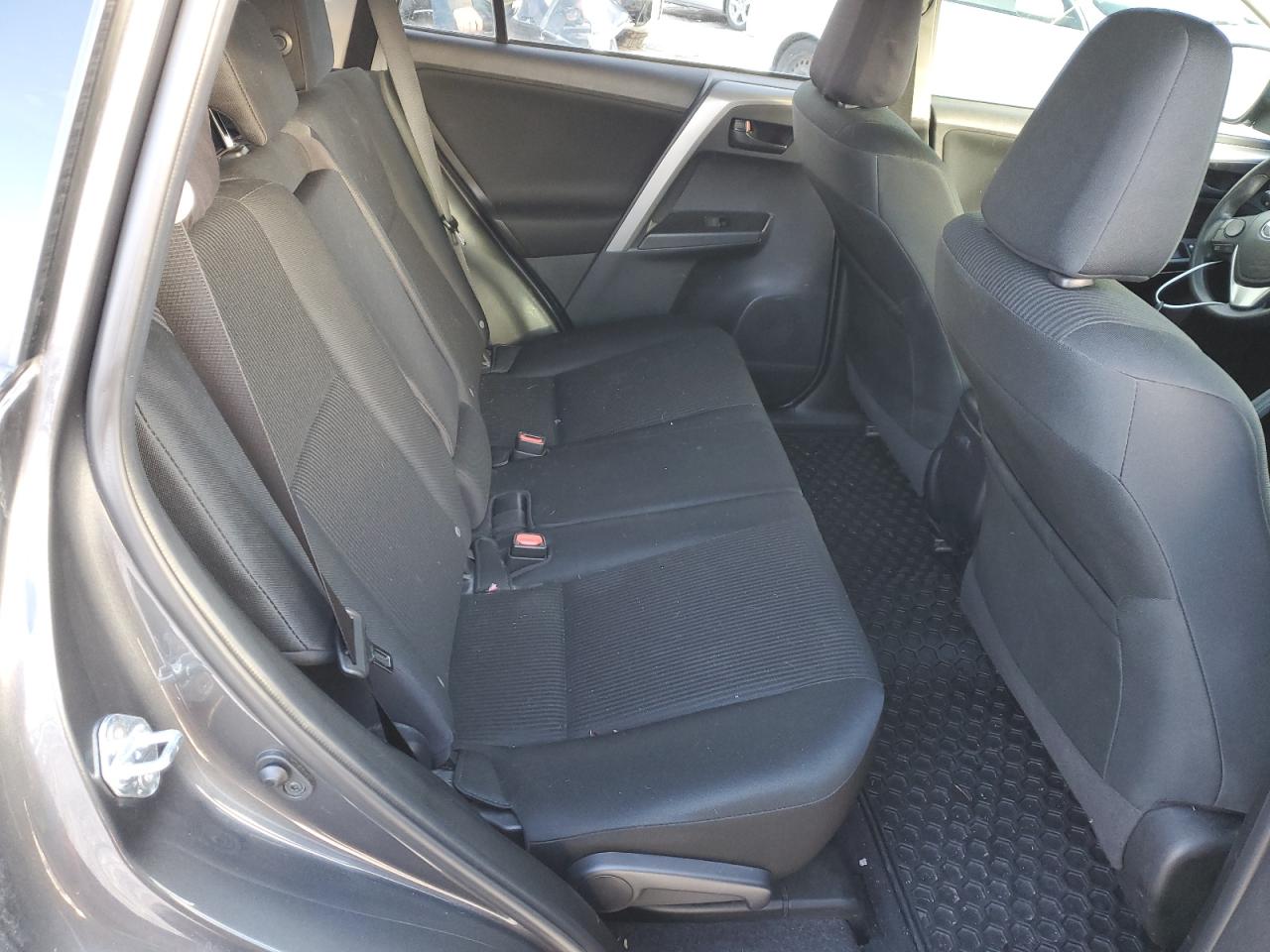 2018 Toyota RAV 4 - Image 11