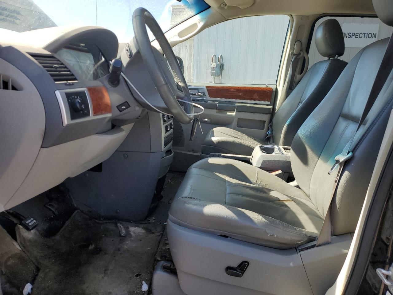 2009 Chrysler Town & Country - Image 7