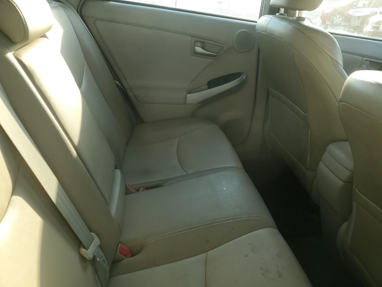 2012 Toyota Prius - Image 10