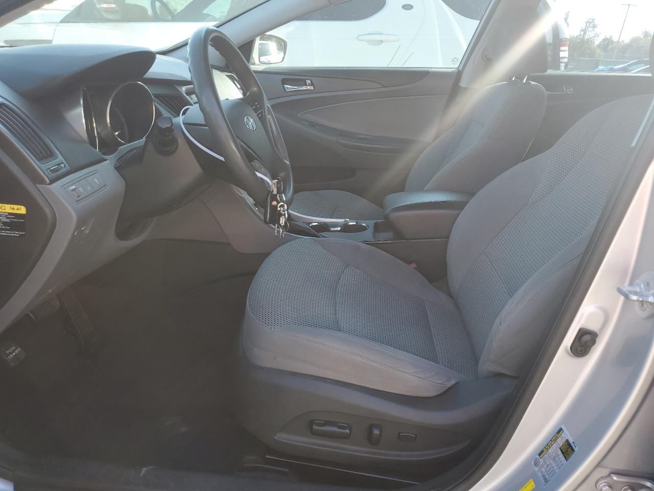 2012 Hyundai Sonata - Image 7