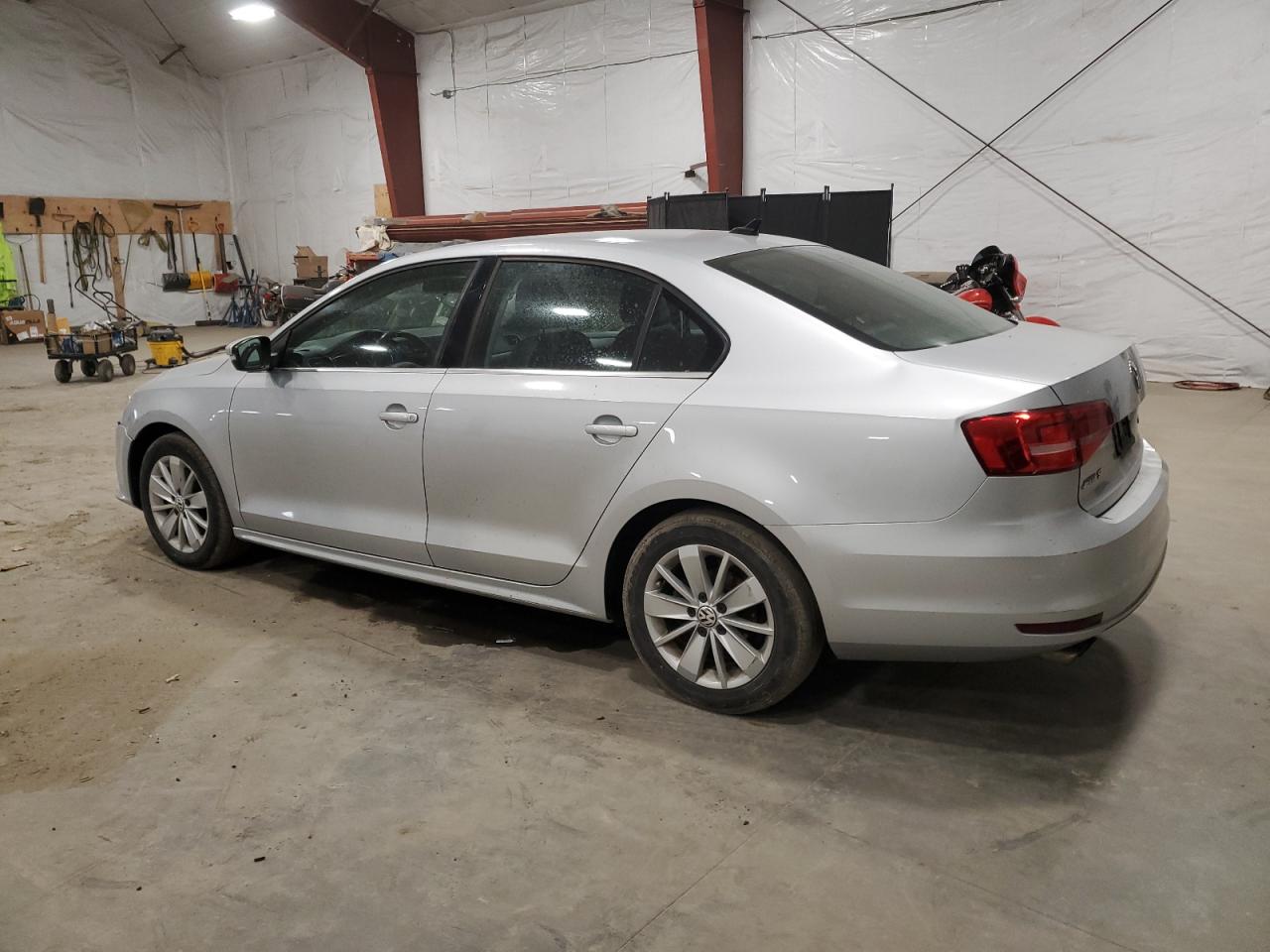 2015 Volkswagen Jetta - Image 2