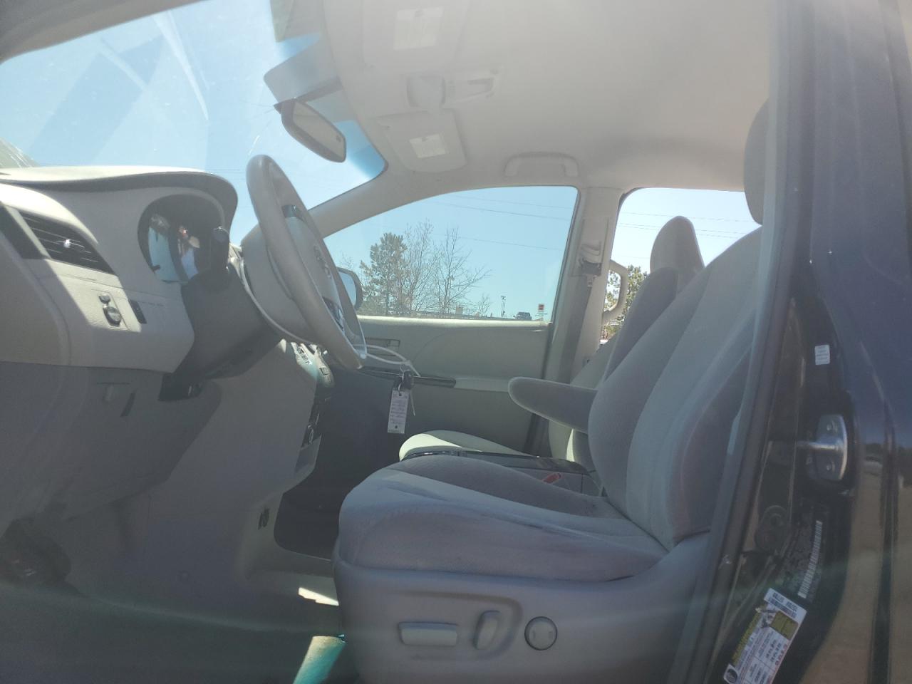 2013 Toyota Sienna - Image 7