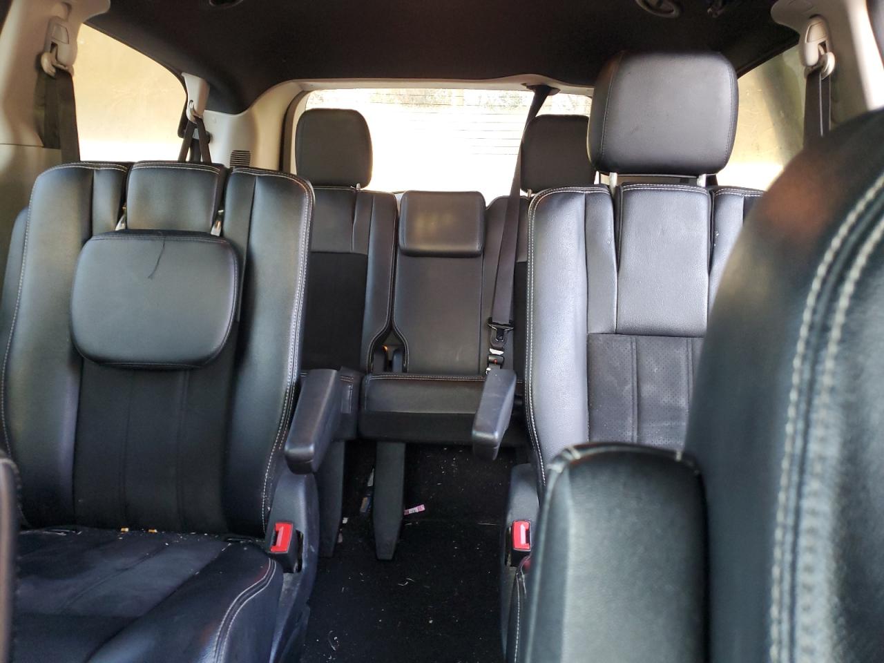 2019 Dodge Caravan - Image 10
