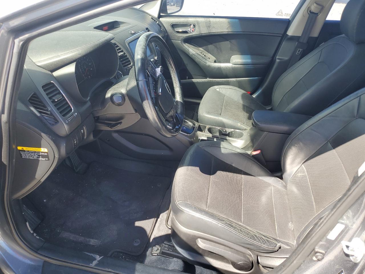 2017 Kia Forte - Image 7