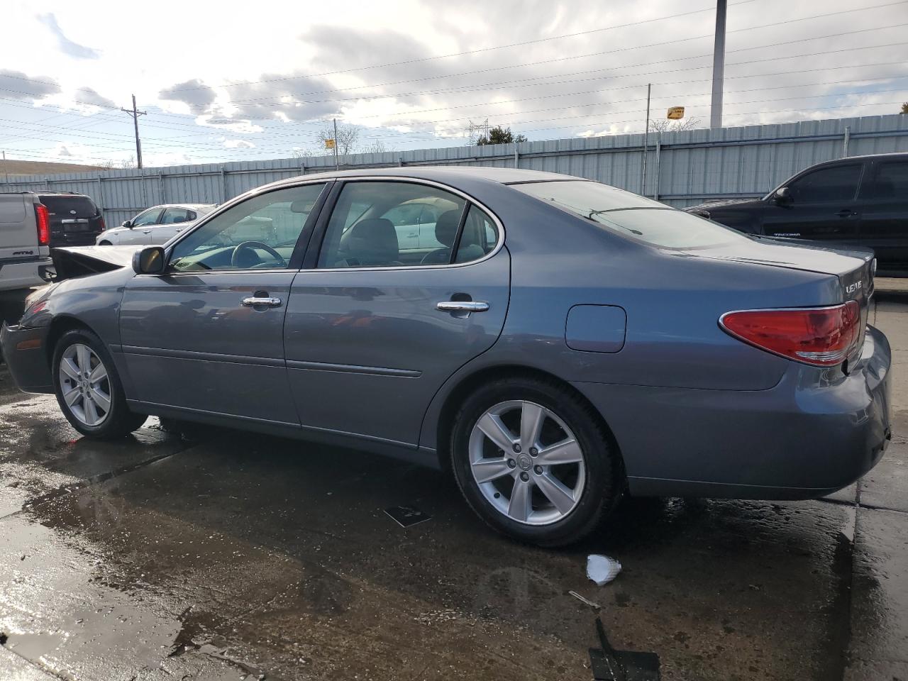 2005 Lexus ES - Image 2