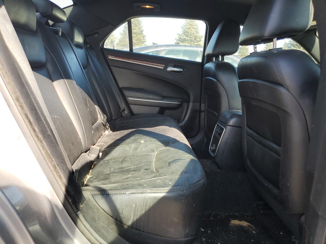 2013 Chrysler 300 - Image 10