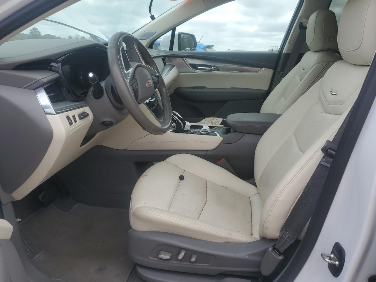 2022 Cadillac XT5 - Image 7