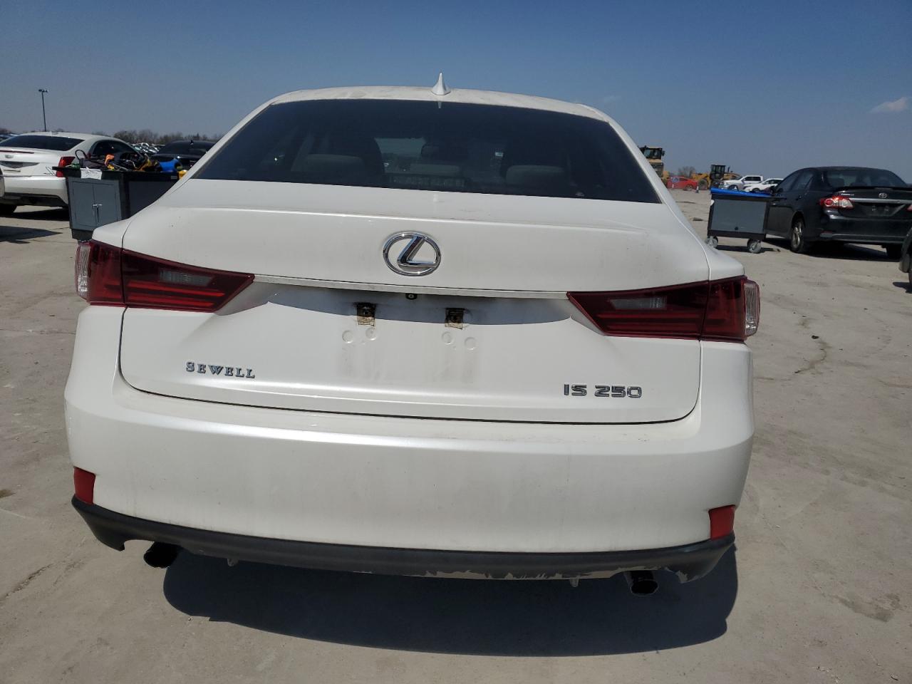 2015 Lexus IS - Image 6