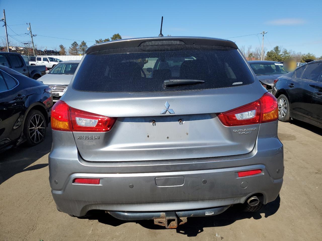 2012 Mitsubishi Outlander - Image 6