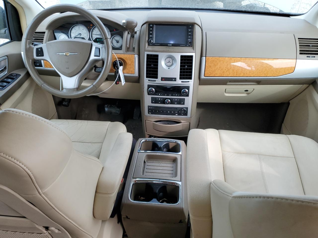 2008 Chrysler Town & Country - Image 8