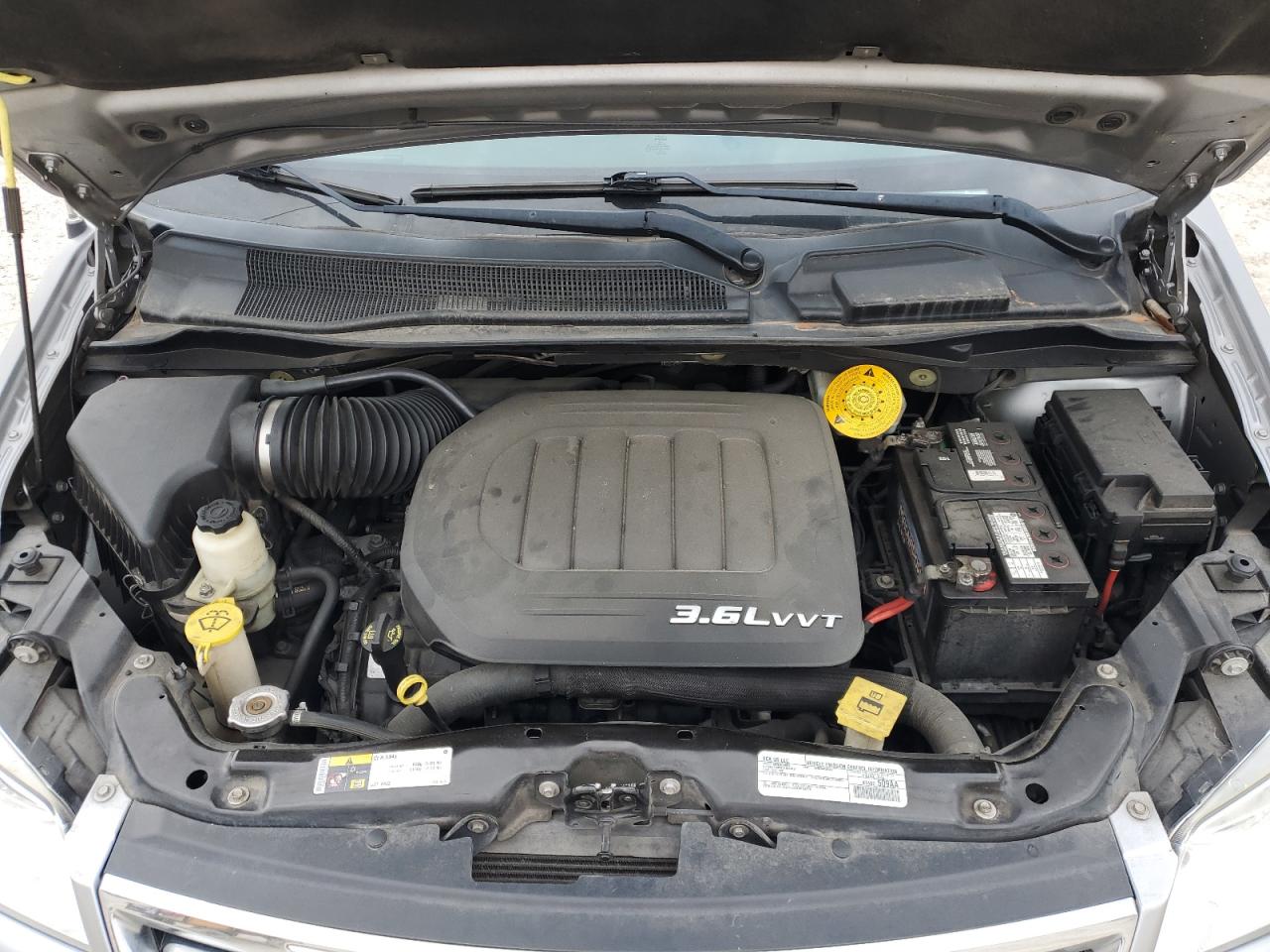 2016 Chrysler Town & Country - Image 12