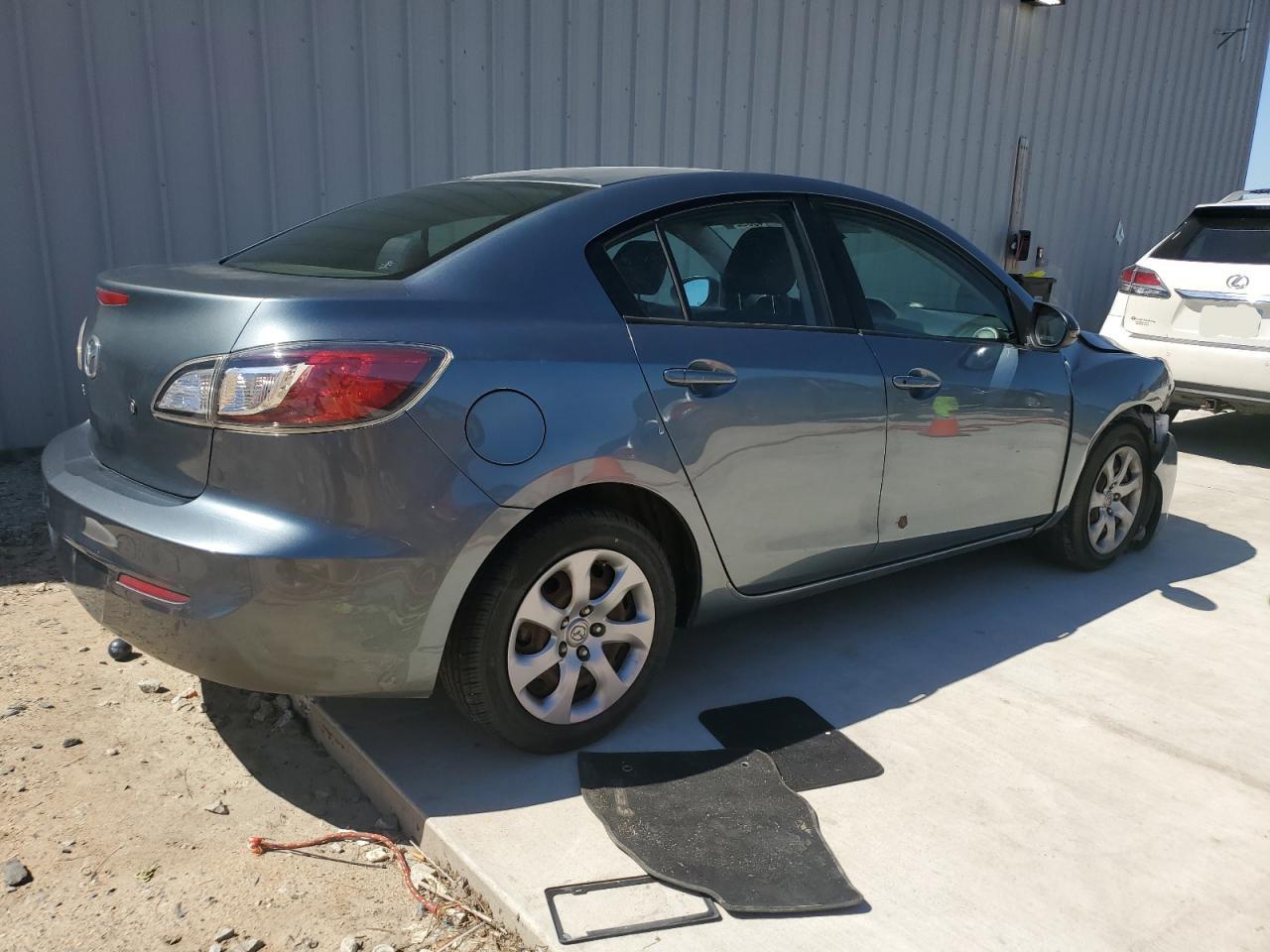 2013 Mazda 3 - Image 3