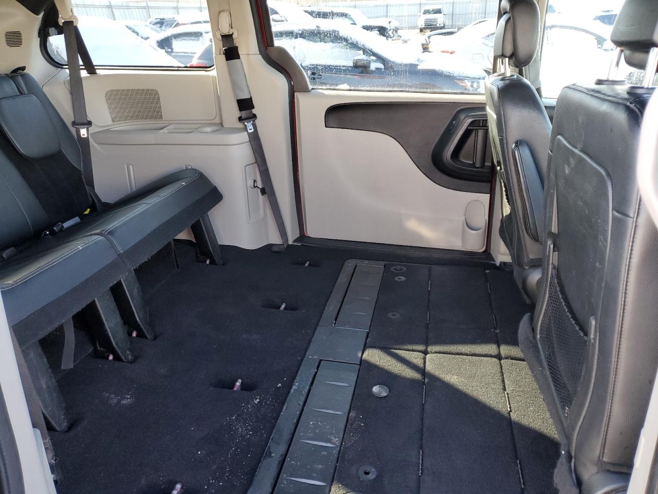 2017 Dodge Caravan - Image 10