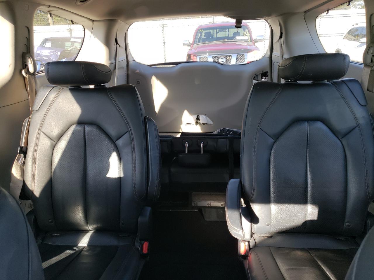 2020 Chrysler Pacifica - Image 10