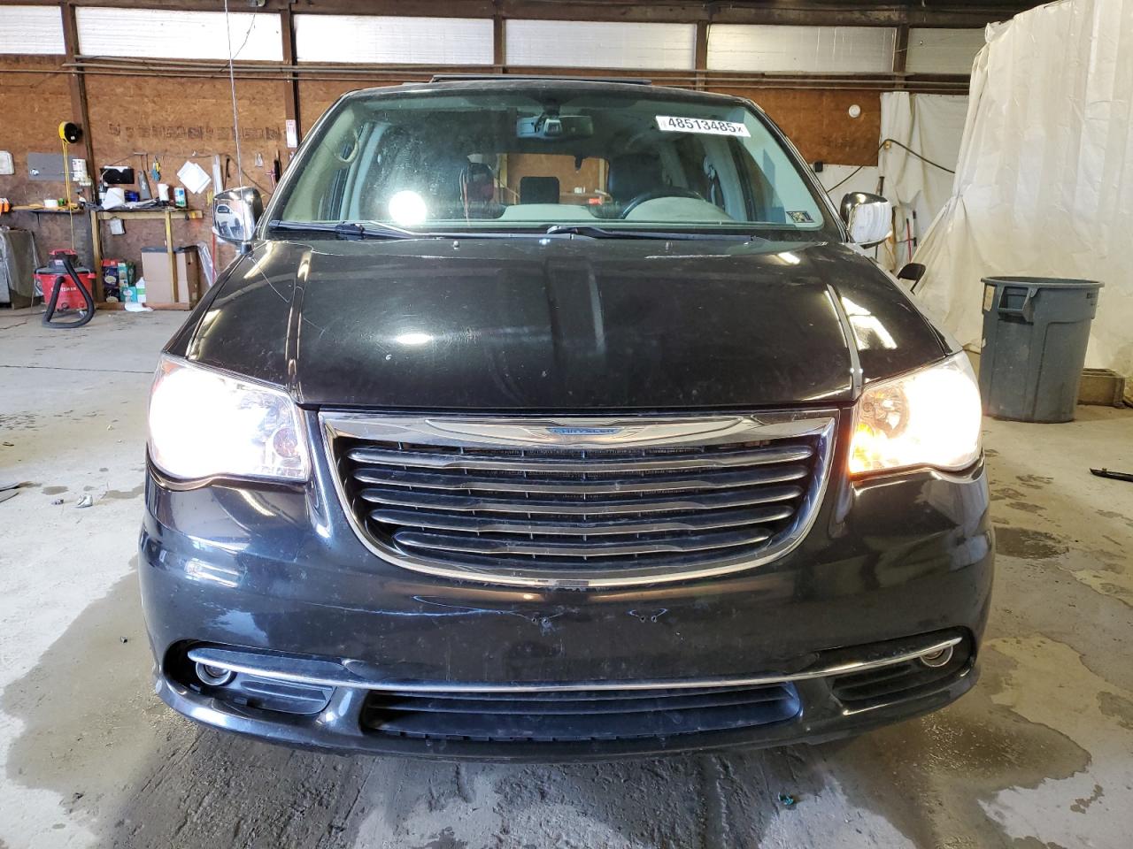 2015 Chrysler Town & Country - Image 5