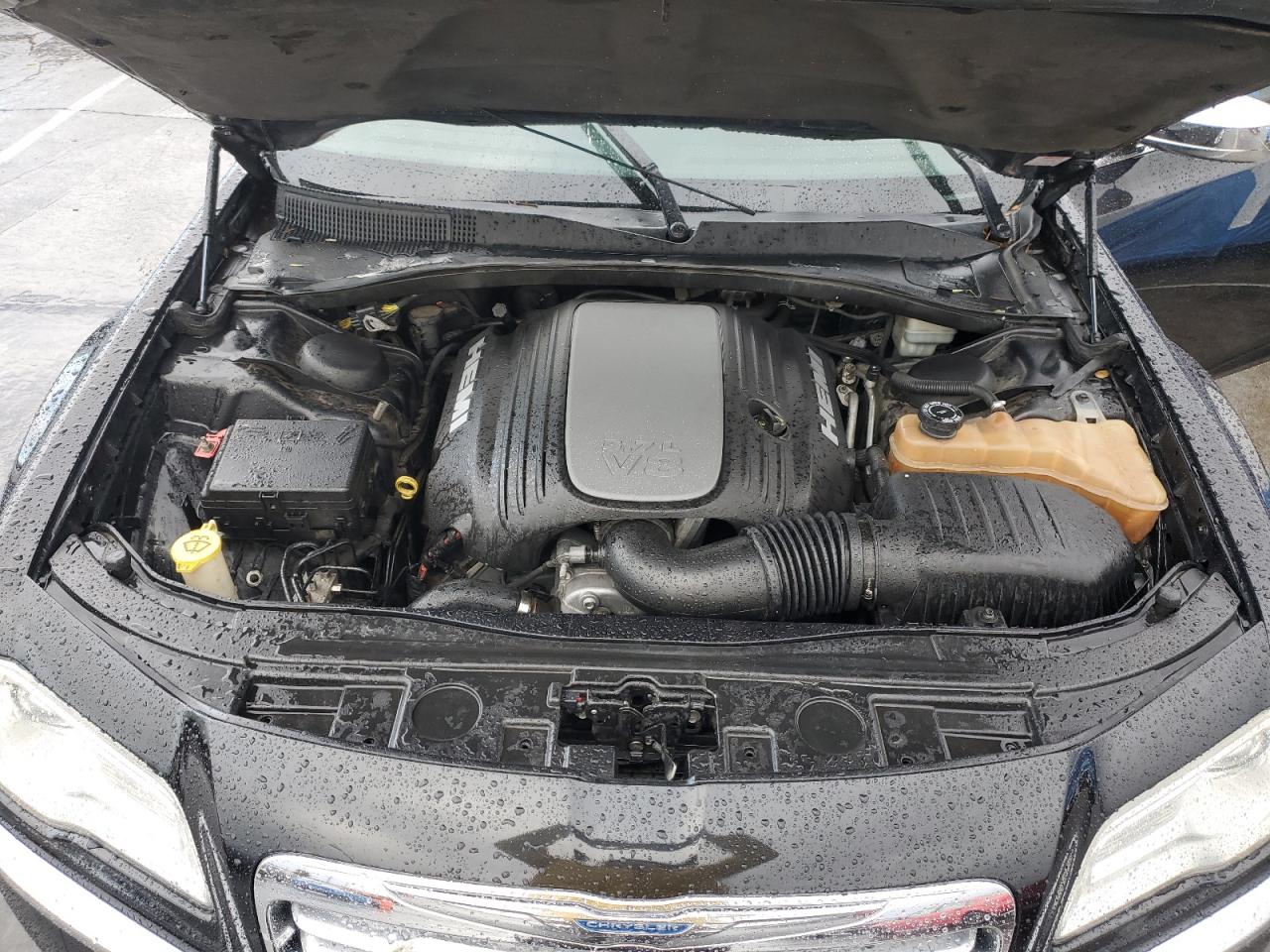 2011 Chrysler 300 - Image 11
