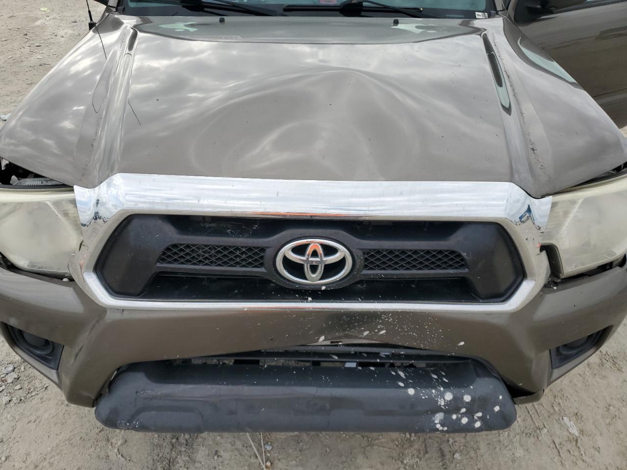 2015 Toyota Tacoma - Image 13