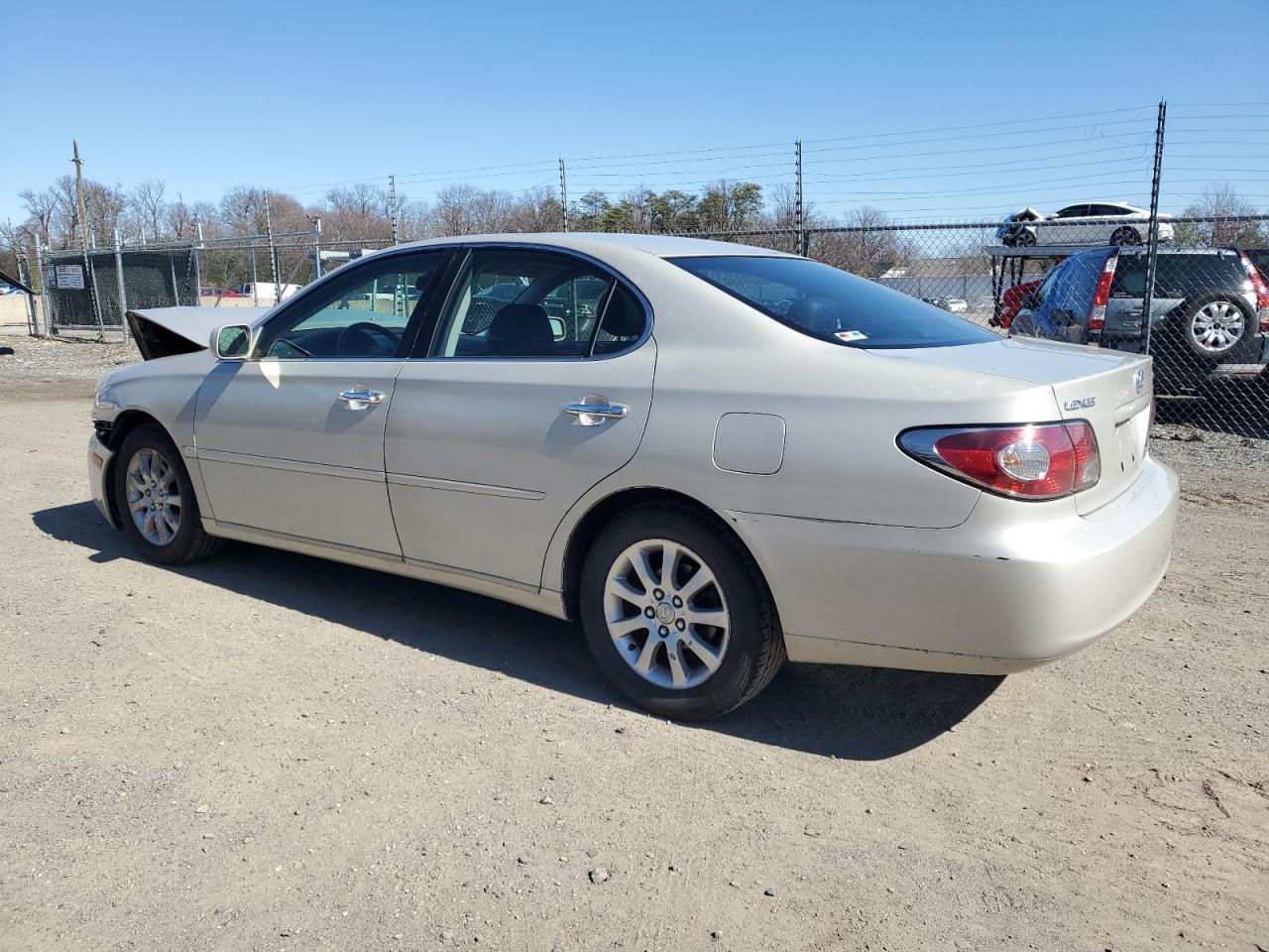 2004 Lexus ES - Image 2