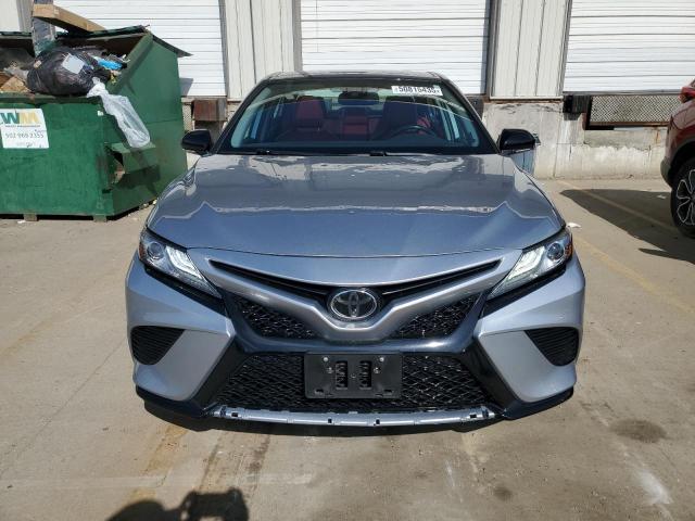  TOYOTA CAMRY 2019 Srebrny