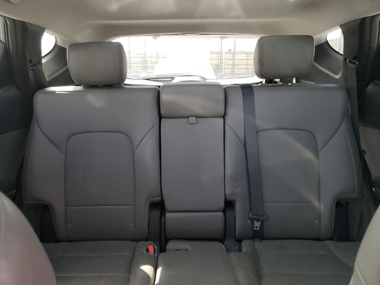 2018 Hyundai Santa Fe - Image 10