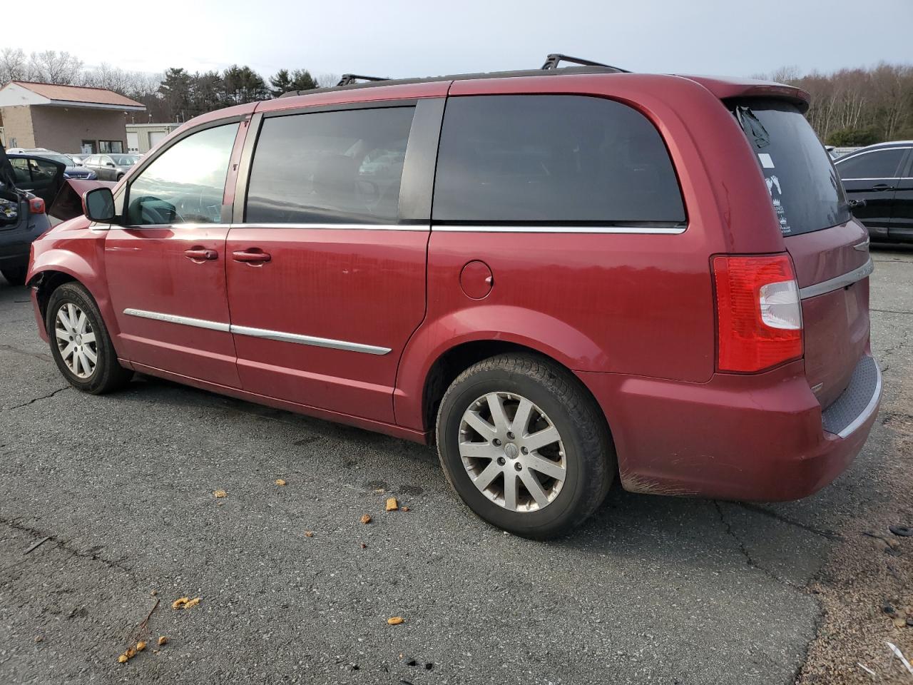 2016 Chrysler Town & Country - Image 2