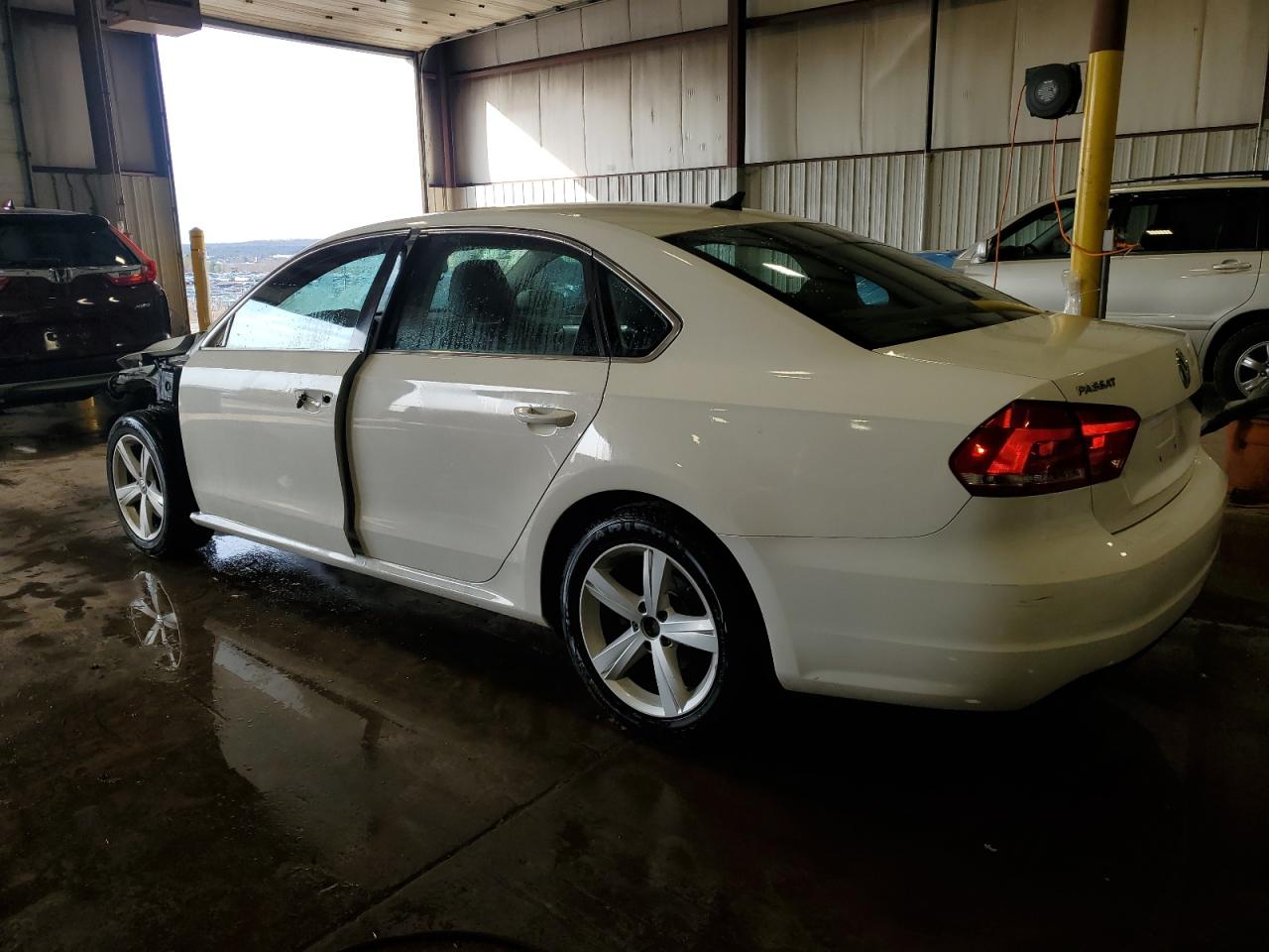 2015 Volkswagen Passat - Image 2