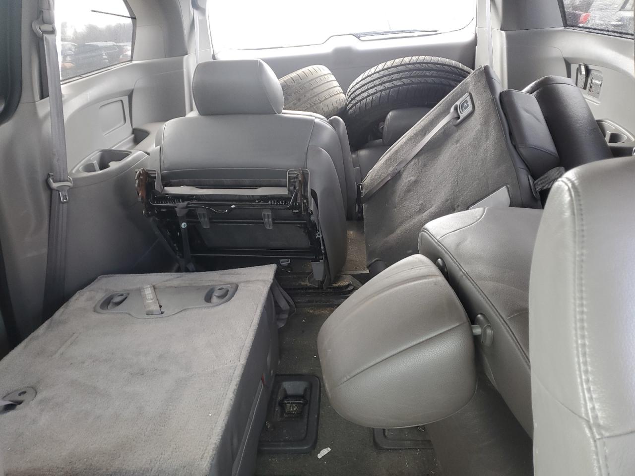 2011 Honda Odyssey - Image 10