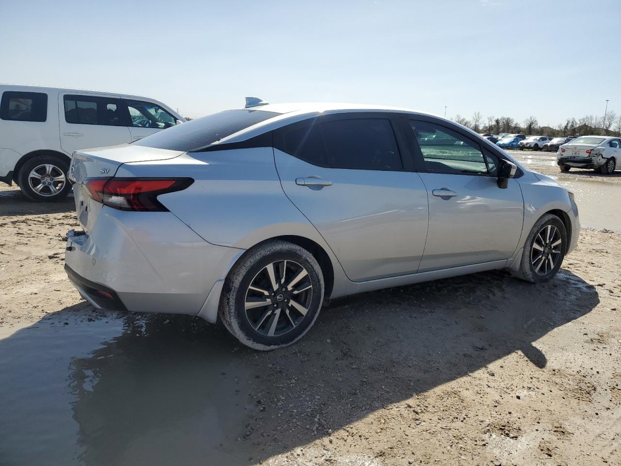 2021 Nissan Versa - Image 3