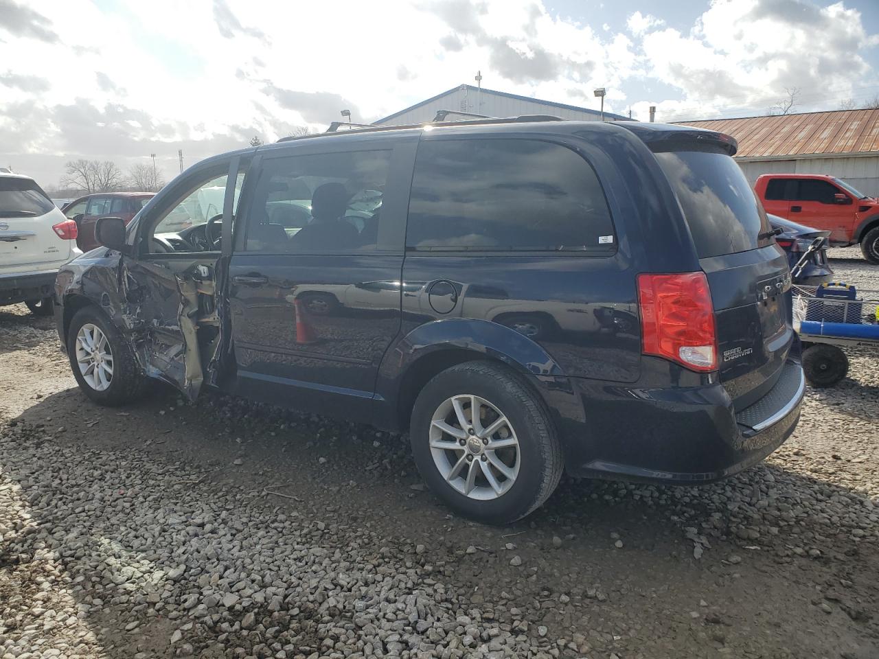 2015 Dodge Caravan - Image 2
