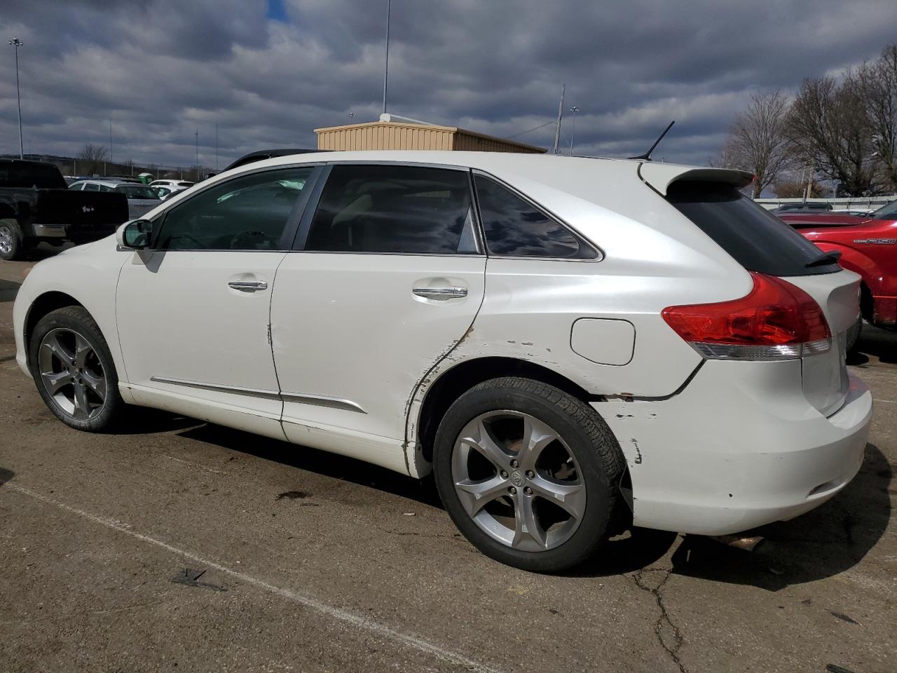 2011 Toyota Venza - Image 2