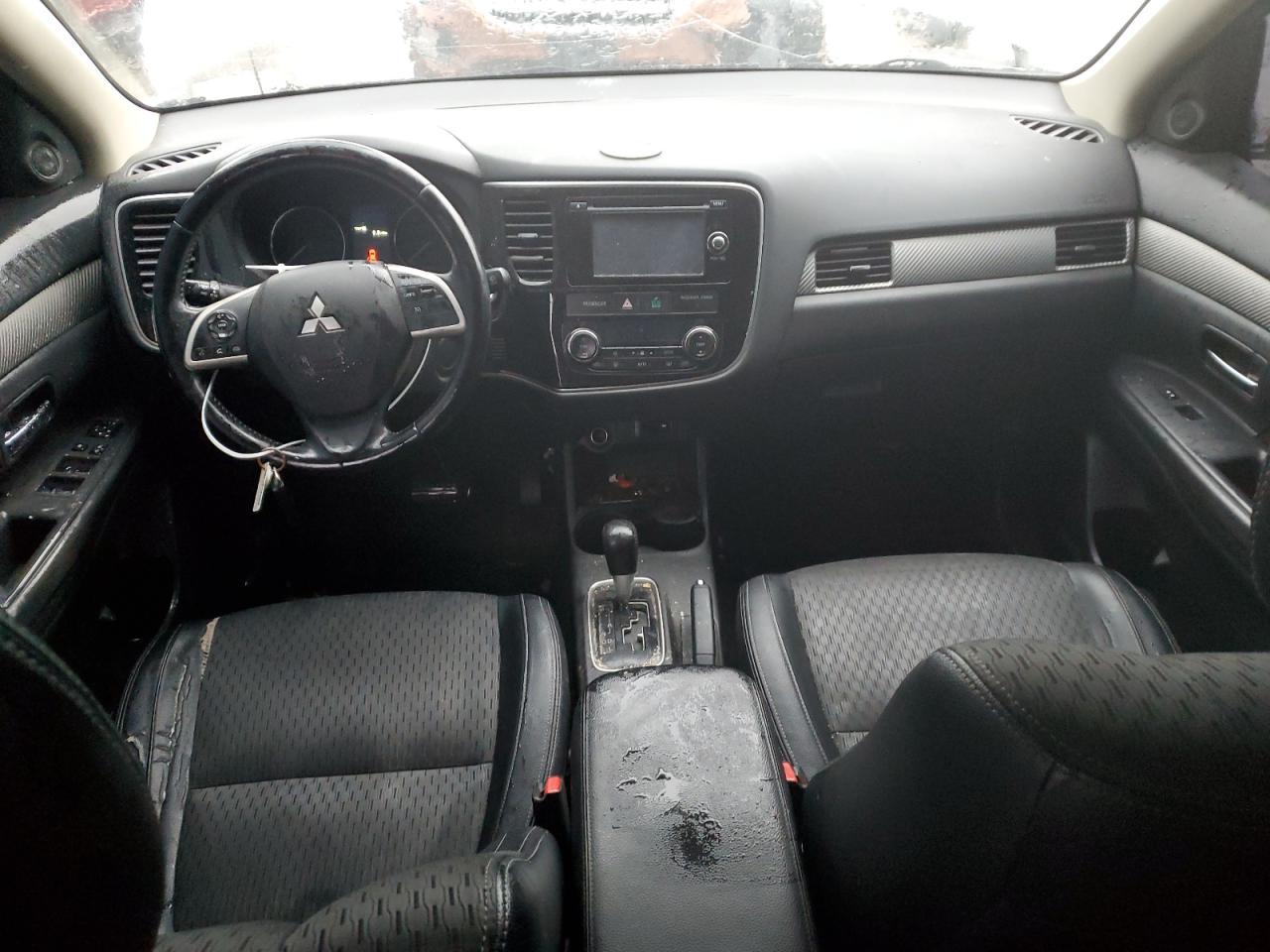 2015 Mitsubishi Outlander - Image 8