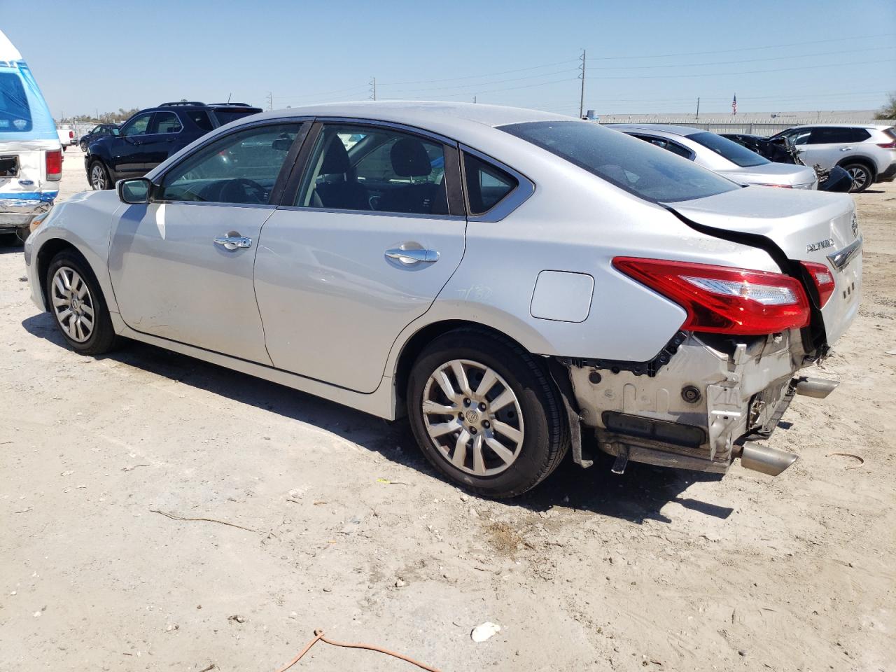 2016 Nissan Altima - Image 2
