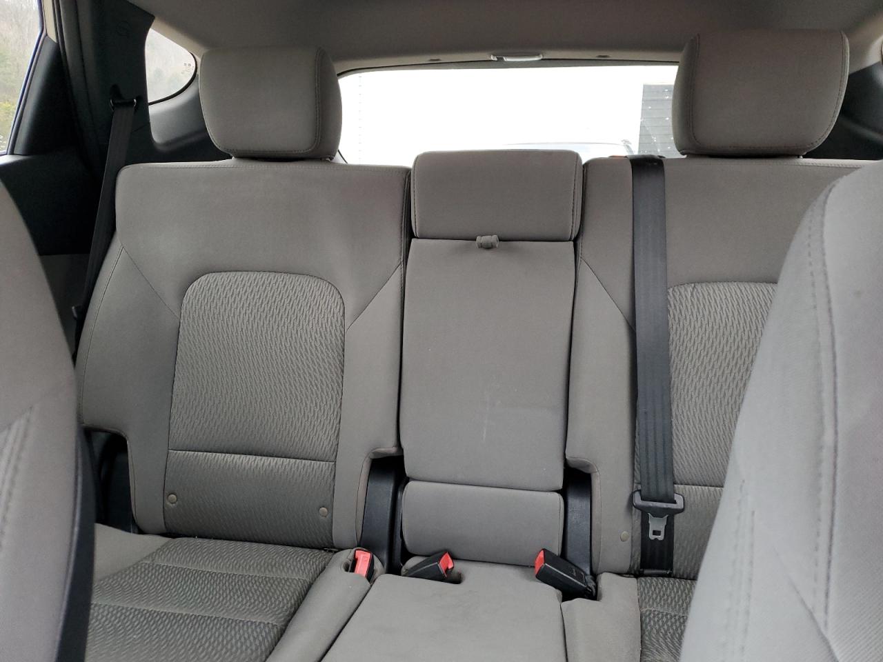 2016 Hyundai Santa Fe - Image 10