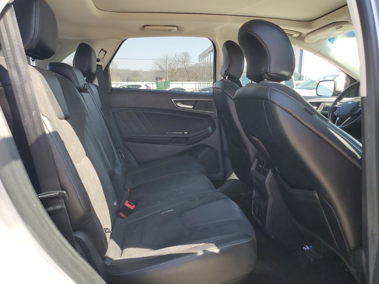 2015 Ford Edge - Image 11