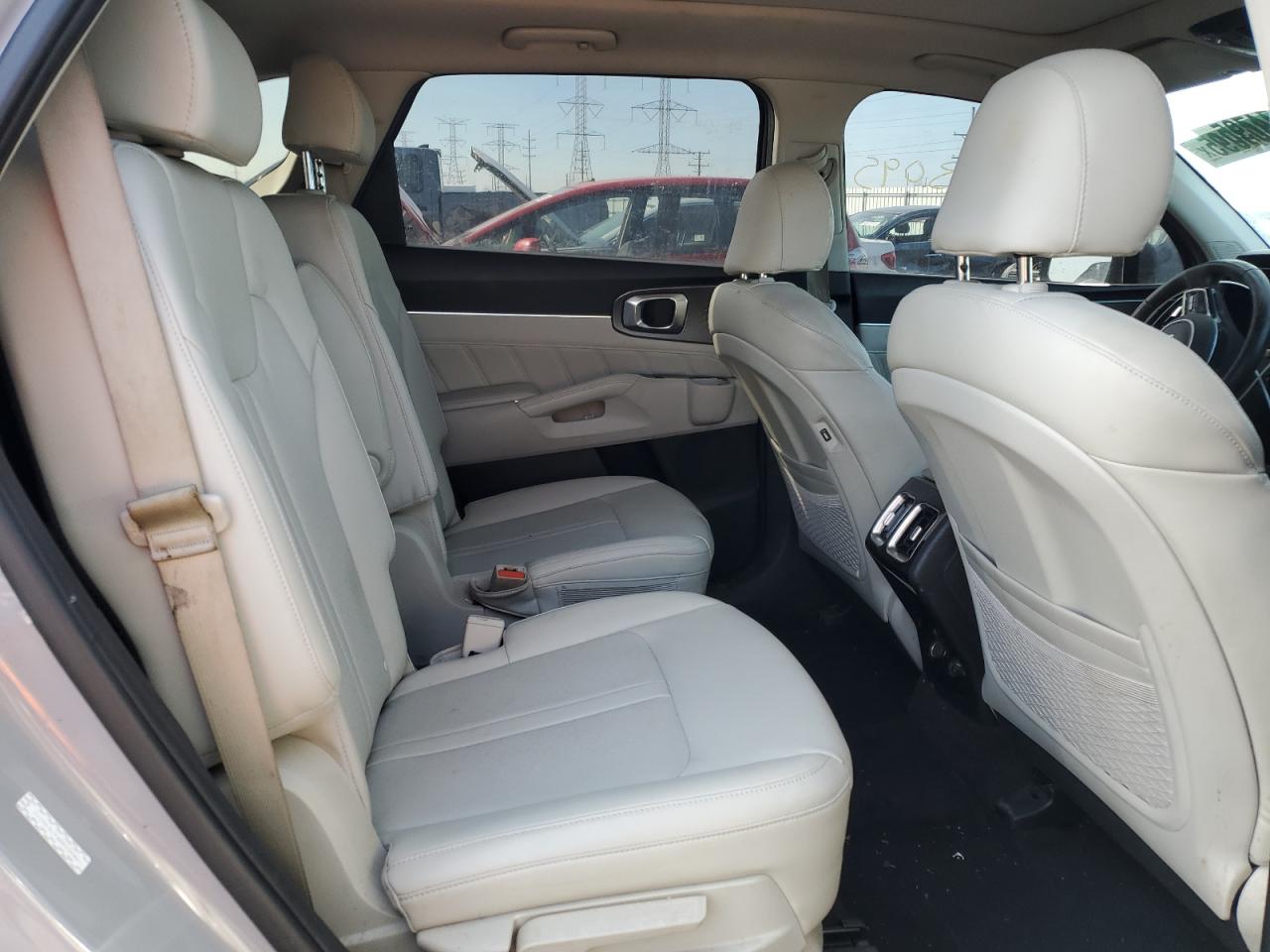 2022 Kia Sorento - Image 11