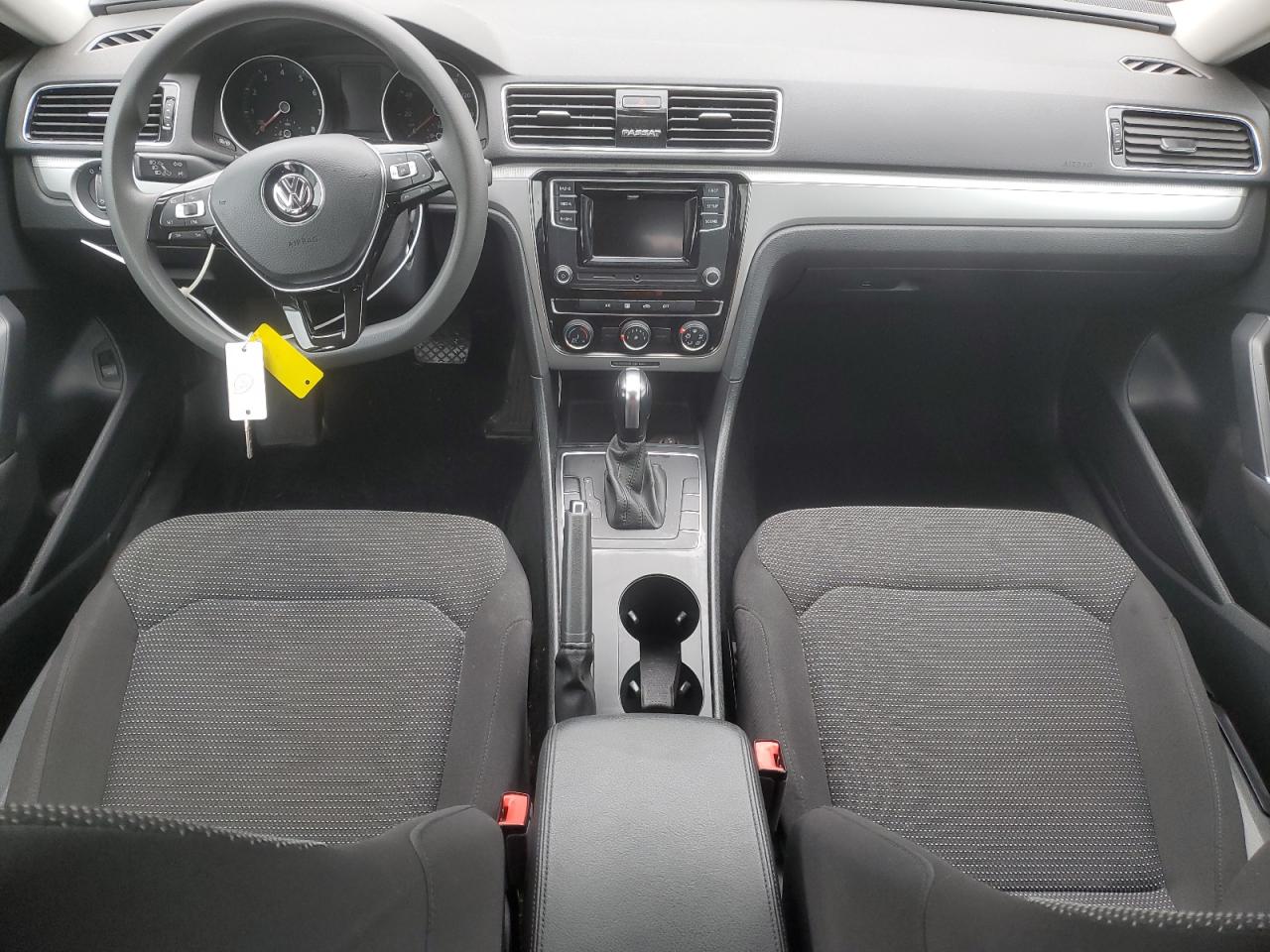 2018 Volkswagen Passat - Image 8