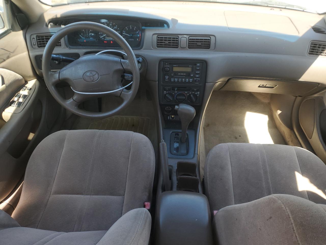 1999 Toyota Camry Ce VIN: 4T1BG22K7XU555797 Lot: 75908144