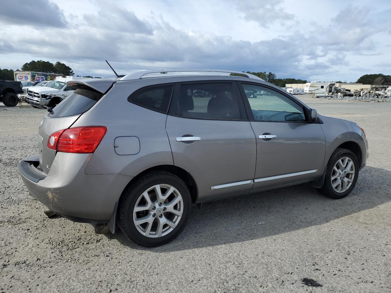 2013 Nissan Rogue - Image 3