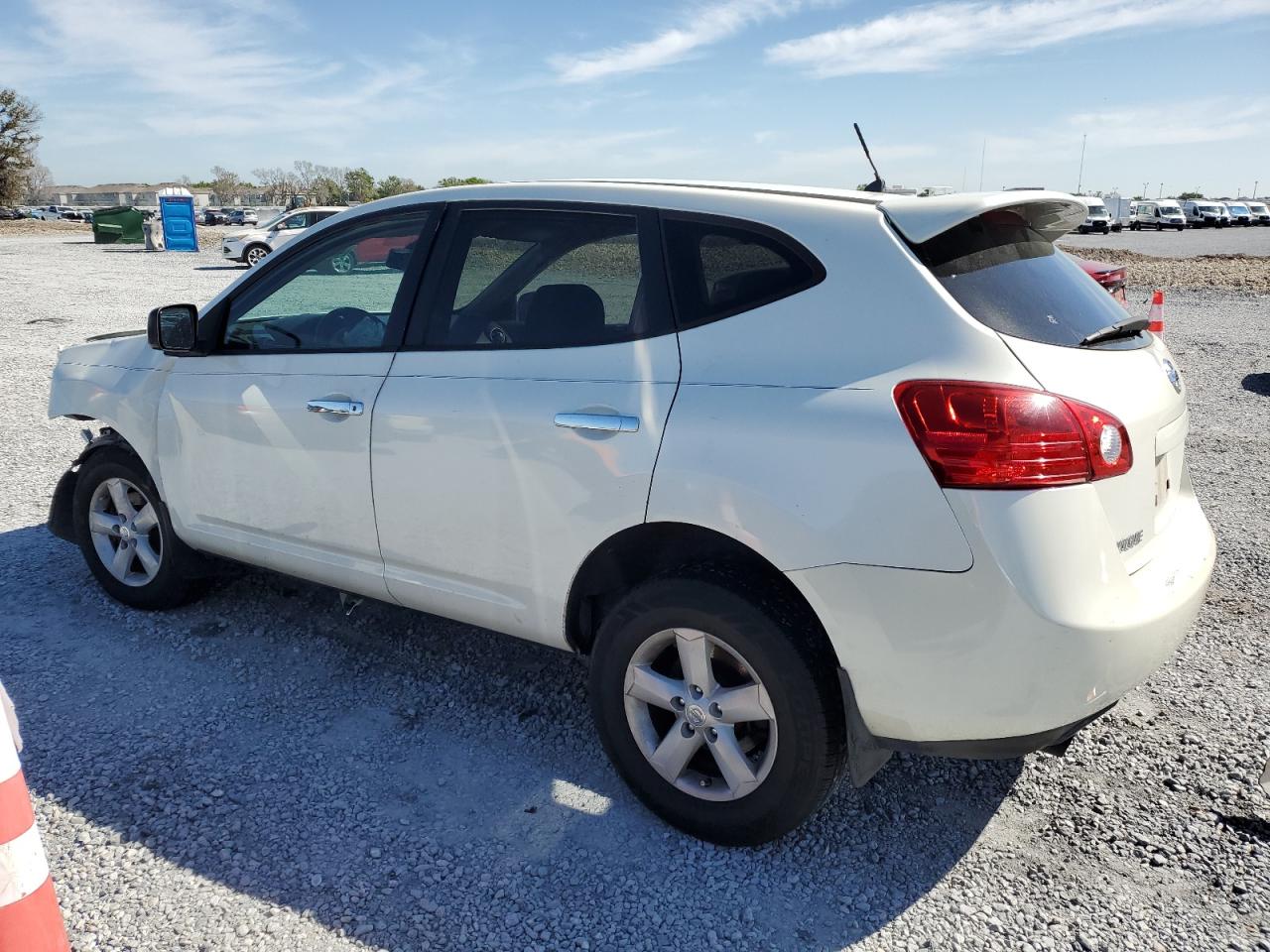 2010 Nissan Rogue - Image 2